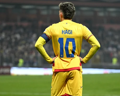 Ianis Hagi si Dennis Man (Sportpictures) jpg