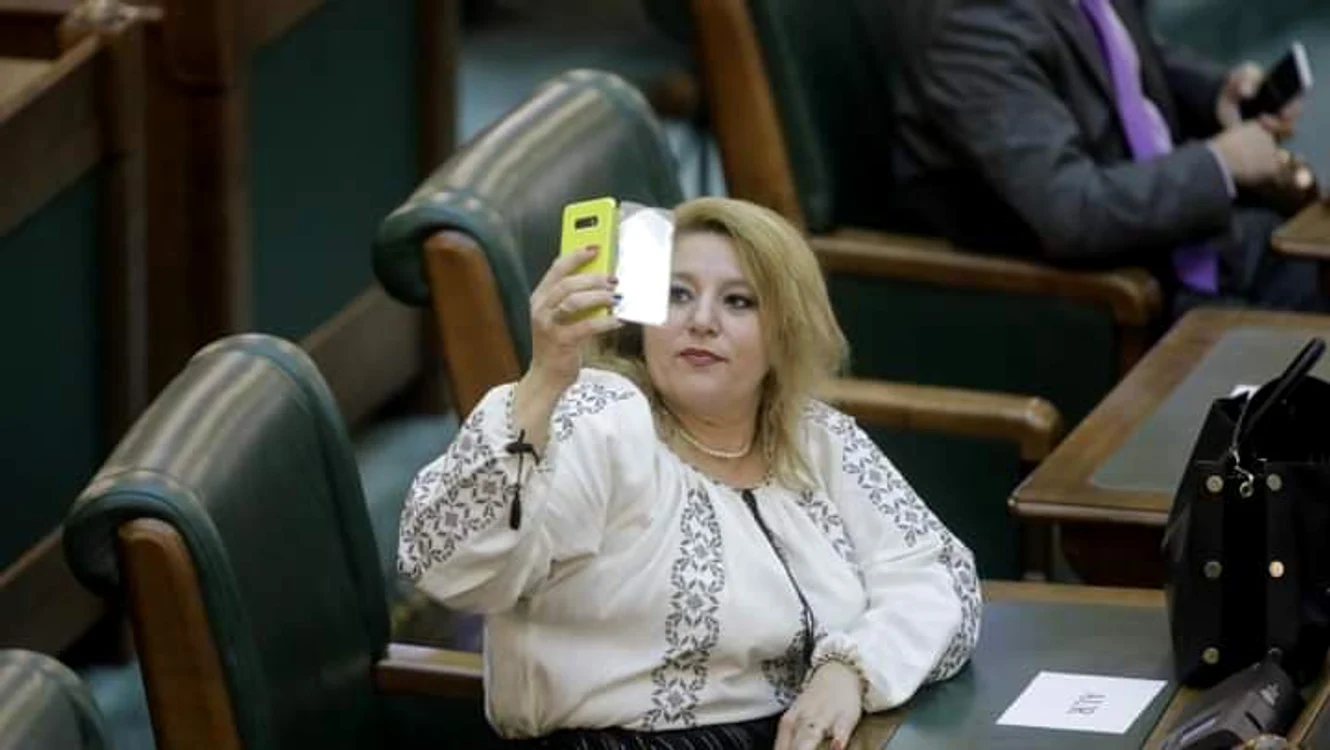 Adeverința medicală prezentată de Diana Șoșoacă pentru a nu purta mascăFoto: Digi 24