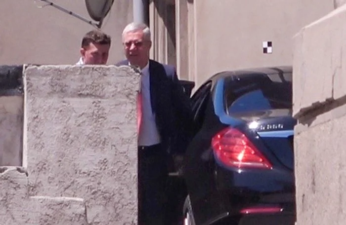 Ambasadorul rus Vladimir Lipaev, la ieşirea din Palatul Arhiepiscopiei Foto: Constanța Info