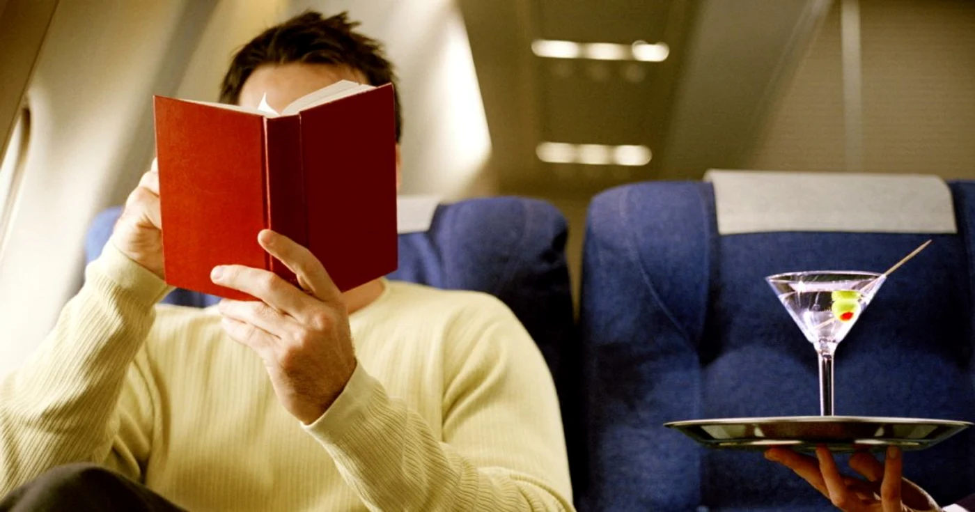 Unii pasageri inventează probleme de sănătate sau flirtează cu angajaţii companiei doar pentru a obţine locuri bune în avion FOTO: Huffingtonpost.com