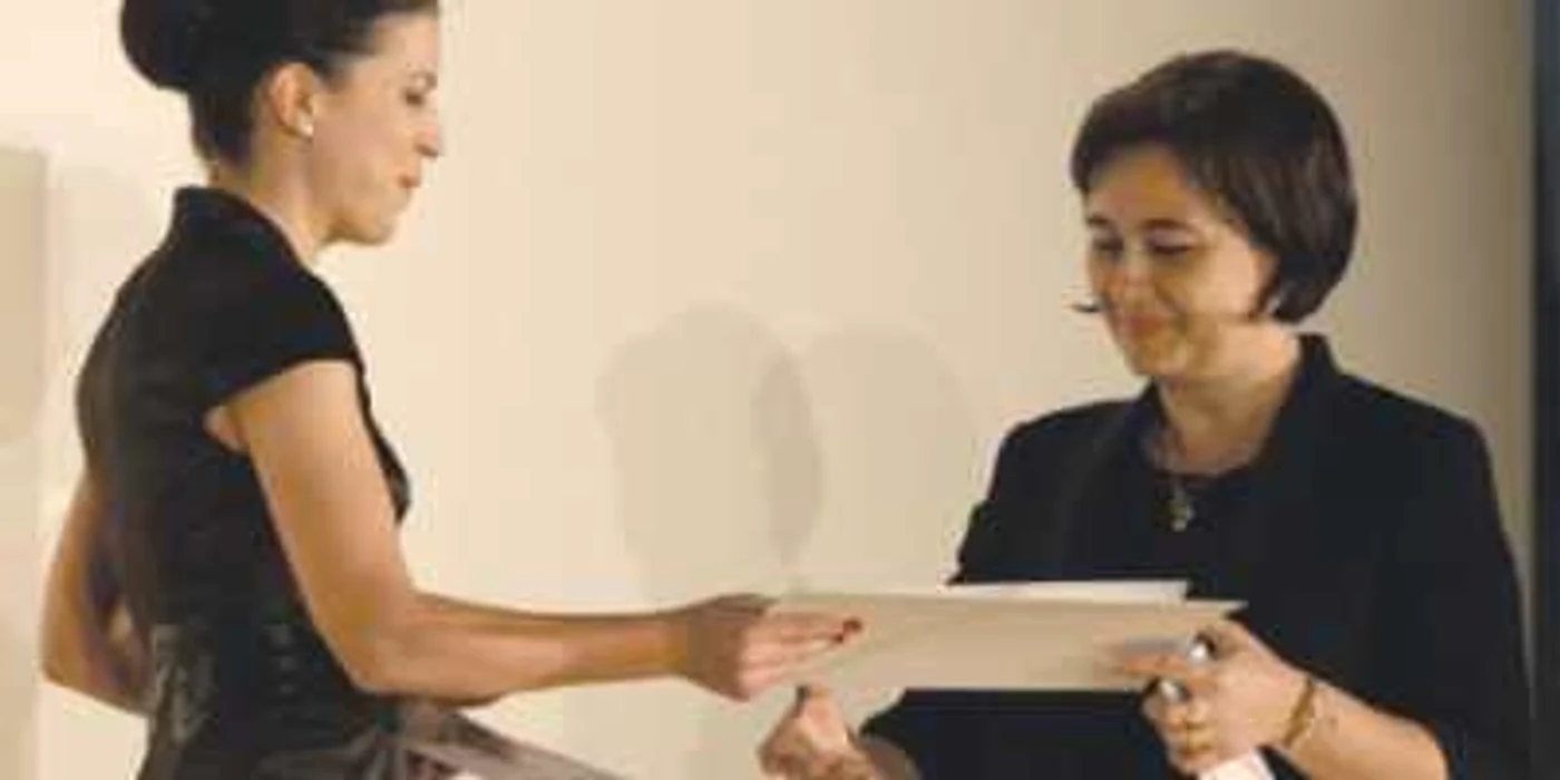 Tincuţa Baltag (stânga), directorul Fundaţiei „Dinu Patriciu“