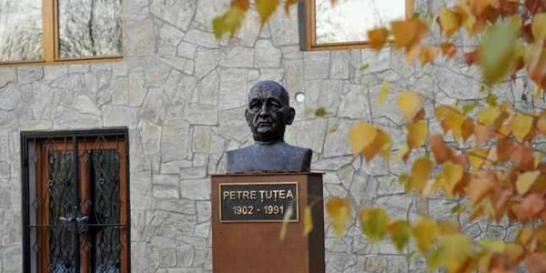 Statuia lui Petre Țuțea