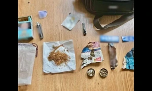 barbat de 34 de ani, prin in timp ce vindea droguri la un liceu din targoviste foto politia romana png