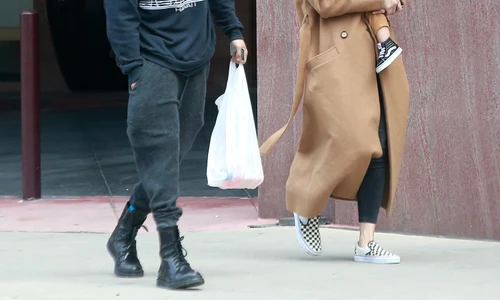 Exclusive    Ashlee Simpson & Family Visit A Medical Builing In Los Angeles jpeg