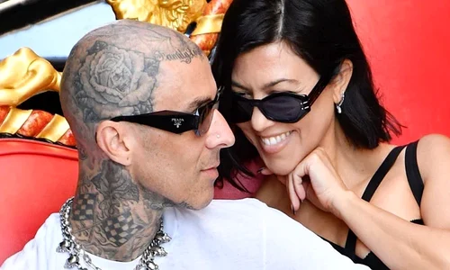 kourtney kardashian si travis