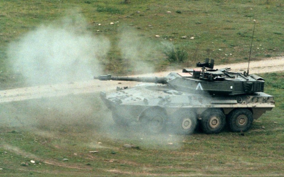 Armata britanică a testat o armă laser antidronă pe un vehicul militar