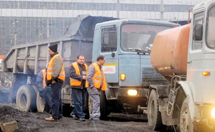 Muncitorii au ieşit pe străzile din judeţ