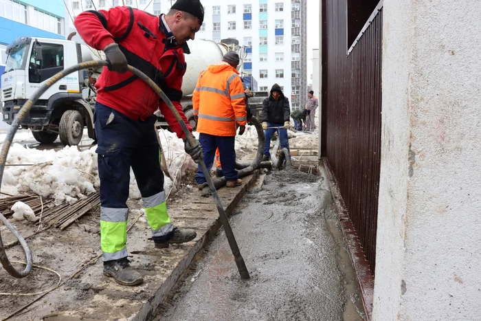 Se lucrează la extinderea parcării supraetajate FOTO: CJ Galați