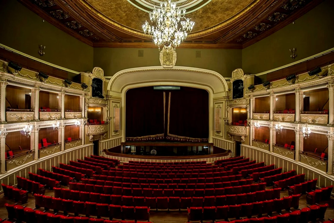 Opera Naţională - teatru independent