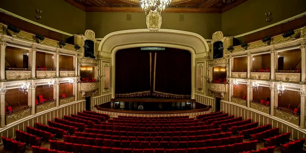 Opera Naţională - teatru independent