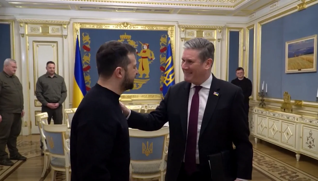  Keir Starmer, premierul britanic și Volodimir Zelenski, președintele Ucrainei FOTO: captură video