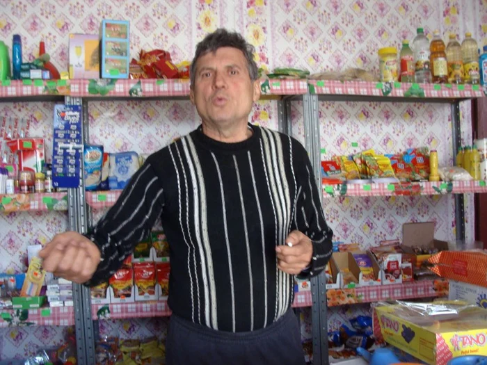 Dina Nicolae, unul dintre sătenii care sustine că primarul l-a deposedat abuziv de 200 mp de teren