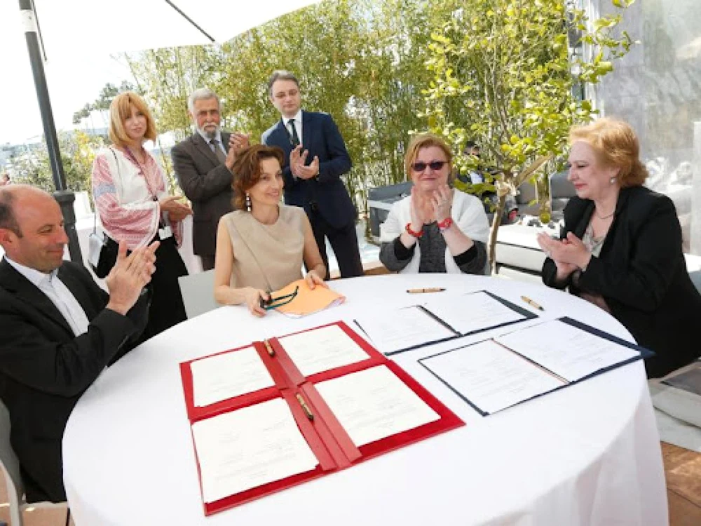 Corina Şuteu (centru-dreapta) şi Audrey Azoulay (centru-stânga), pe vremea când amândouă conducea ministerele Culturii din România şi Franţa. FOTO Facebook Corina Şuteu