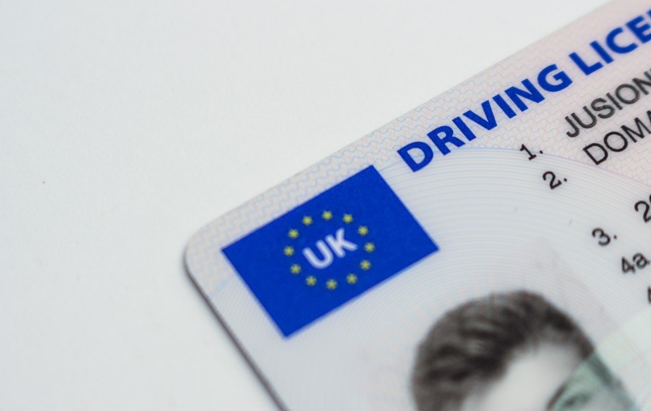 Și-a cumpărat permis de conducere cu 2.000 de euro prin intermediul Facebook. Cum a fost prins