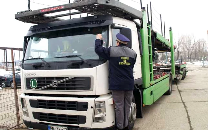 Autocamion confiscat în Vama Porţile de Fie I FOTO STPF Mehedinţi