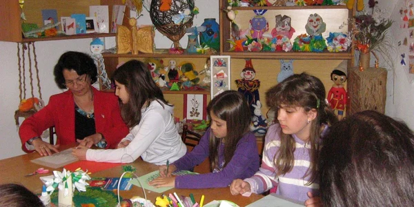 Cursurile de la Palatul Copiilor îi ajută pe copii să-şi dezvolte creativitatea 
