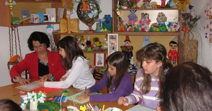Cursurile de la Palatul Copiilor îi ajută pe copii să-şi dezvolte creativitatea