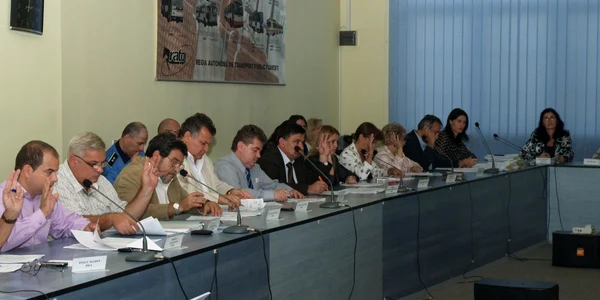 Consilierii au fost convocaţi astăzi, într-o şedinţă extraordinară Foto: Alex Policală