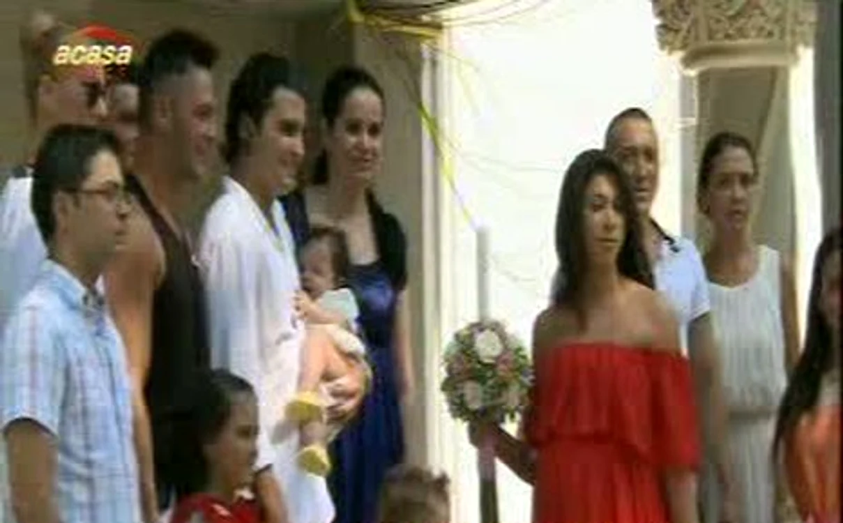Pepe şi Raluca au botezat-o pe nepoţica lui Cornel Păsat (Foto: captură video Acasă TV)