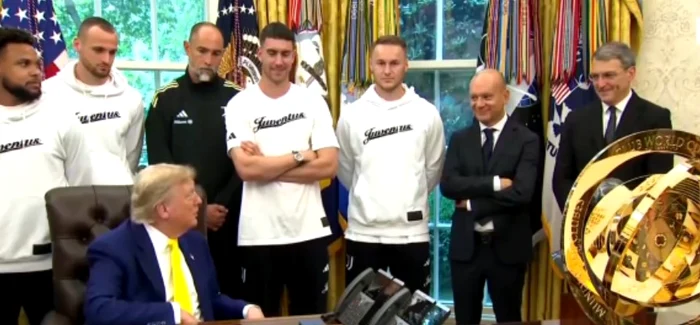 Donald Trump i-a luat la întrebări pe italieni