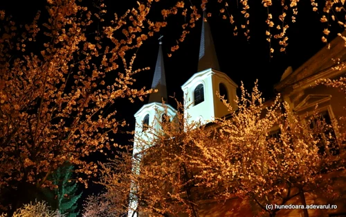 slujba de inviere biserica romano catolica din hunedoara foto daniel guta adevarul