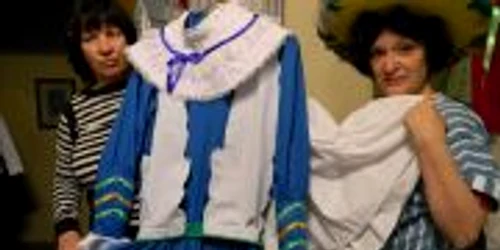 Actorii teatrului se pregătesc pentru spectacole