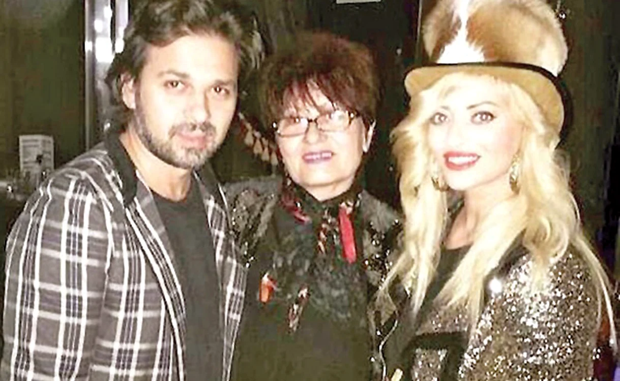 
    Delia se înţelege de minune  cu Ioana, mama soţului ei  