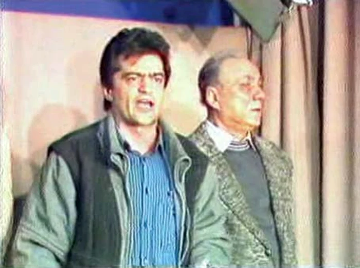 Cazimir Ionescu (stânga) a urlat la Revoluţie Foto: captură TVR
