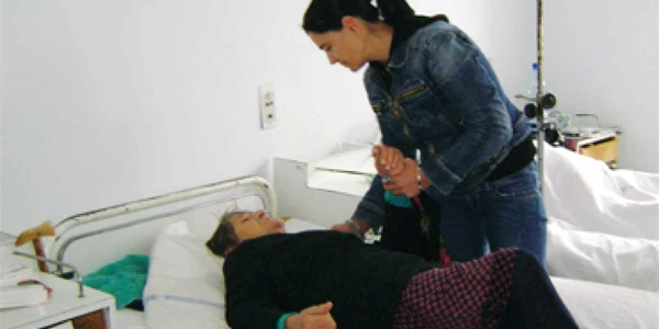 Bolnavii vin la spital cu pături de acasă