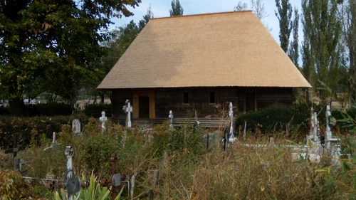 biserica lemn