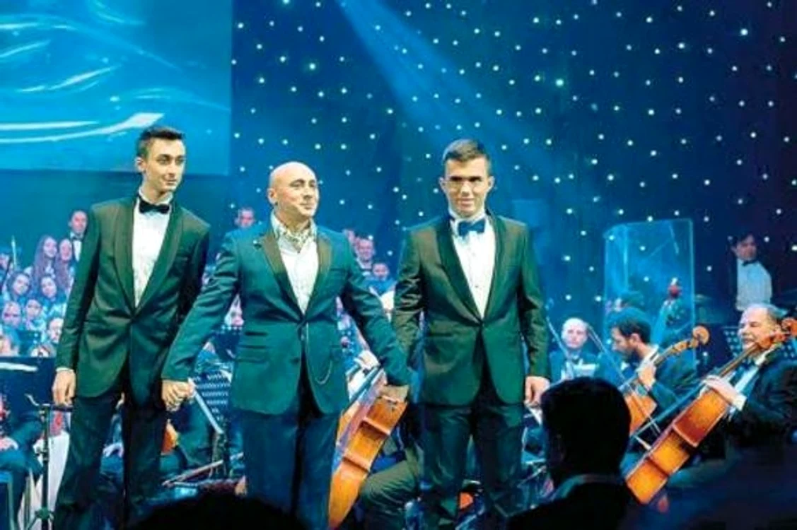 Rezultate Bac 2015. Richard (dreapta) a studiat la Liceul de Muzică şi a cântat cu tatăl său