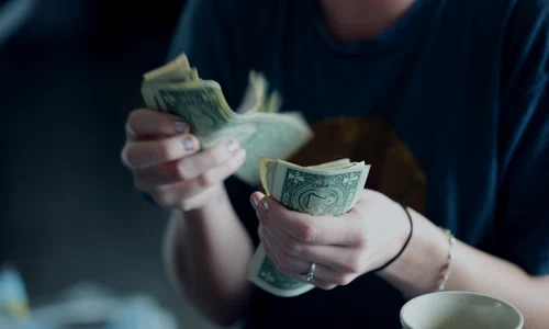 valuta bani pixabay jpg