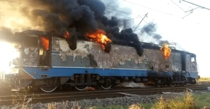 Incendiu la locomotiva unui tren FOTO: Arhivă