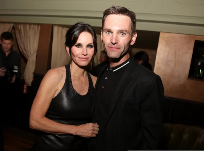 Actriţa Courteney Cox, alături de viitorul ei soţ, chitaristul Johnny McDaid FOTO AFP