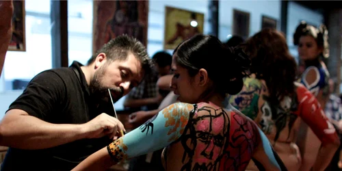 Sesiunea de body painting va fi live. Foto arhivă Adevărul