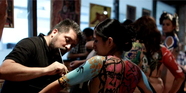 Sesiunea de body painting va fi live. Foto arhivă Adevărul