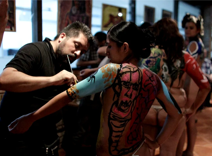 Sesiunea de body painting va fi live. Foto arhivă Adevărul