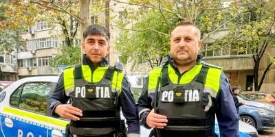 doi agenti de politie au ajutat un cuplu sa ajunga la maternitate png