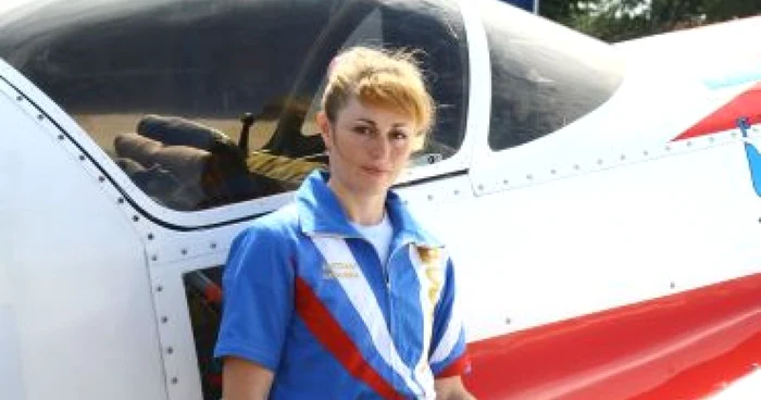 Constanta: Litoral 2009/Svetlana Kapanina, farmacista care face acrobaţii cu avionul