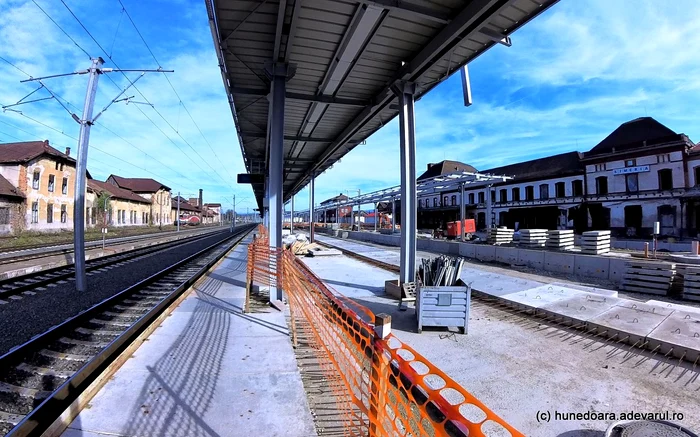 Lucrări în Gara Simeria. Foto: Daniel Guță. ADEVĂRUL