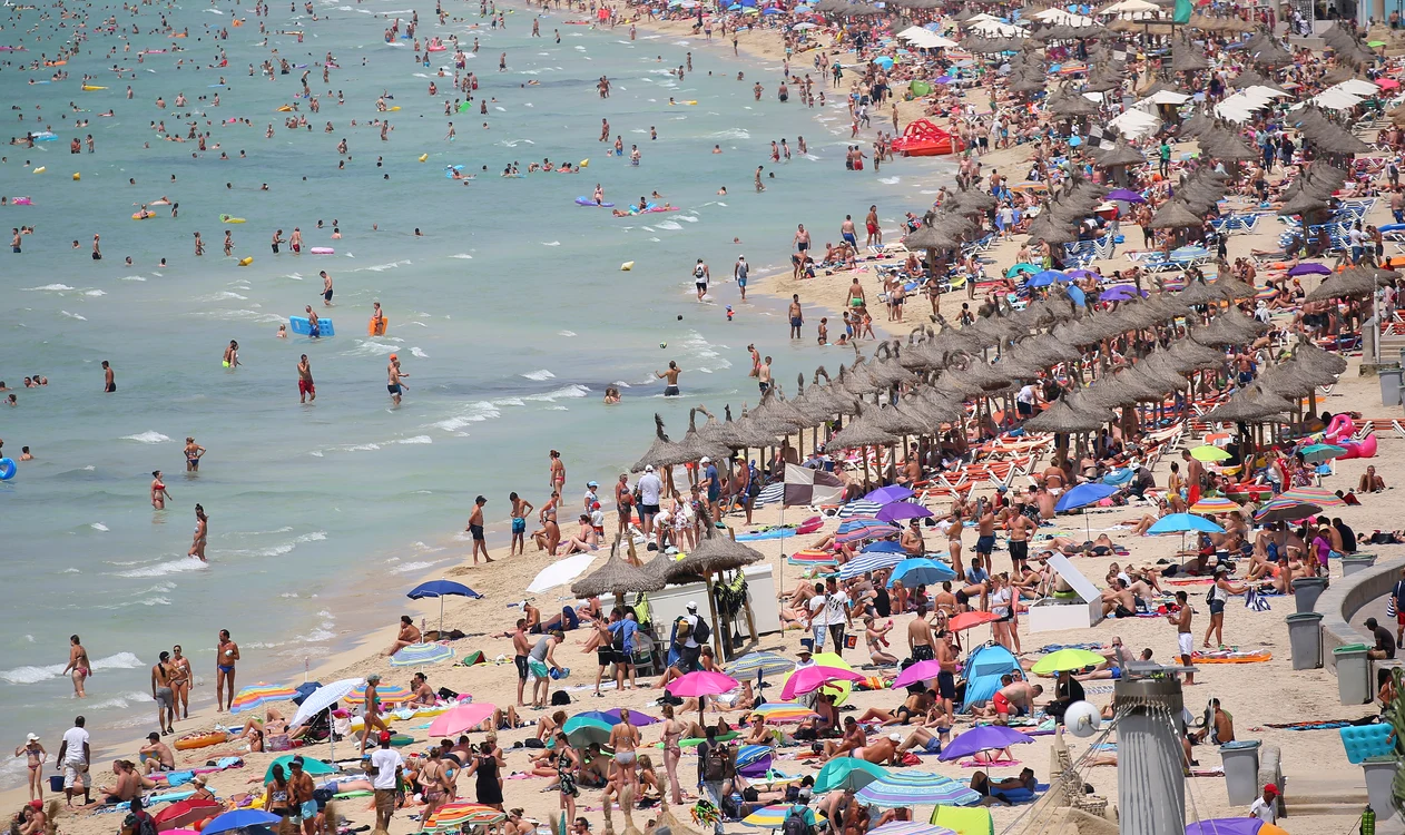 
    Aglomeraţie  mare pe drumul  spre mare  