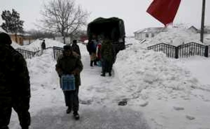 Intervenţia Brigăzii 10 Geniu în zonele sinistrate. FOTO: NICOLETA BUTNARU