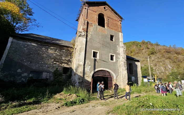 Clădire unică în România mai are puțin și cade / foto: adevarul