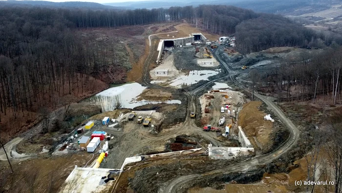 Șantierul Autostrăzii Lugoj - Deva. Foto: Daniel Guță. ADEVĂRUL