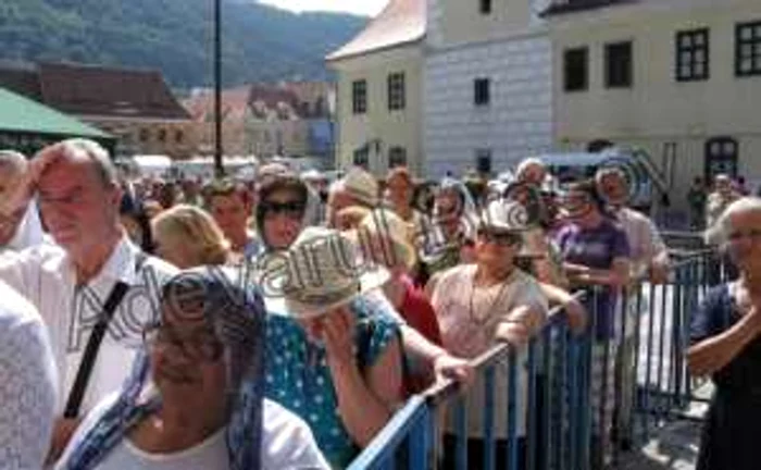 Rugăciuni pe ritmuri rock, în Piaţa Sfatului. Foto: Ionuţ Dincă