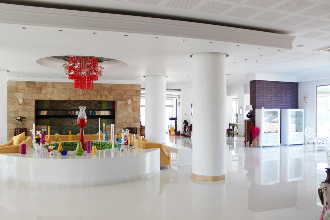 Primul hotel ultra all-inclusive de pe litoralul românesc îşi deschide porţile la Năvodari