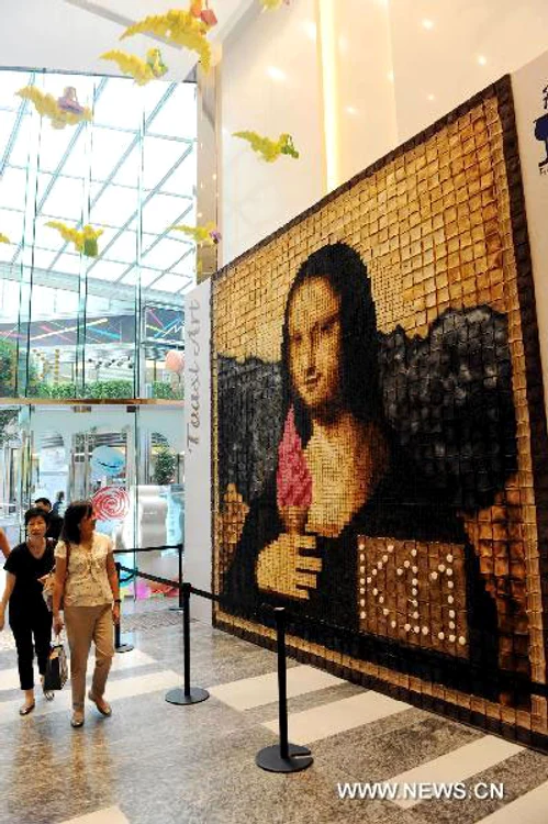 Artistul a folosit 6.000 de felii de pâine