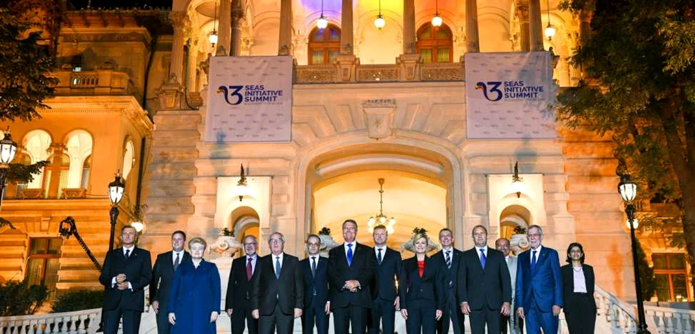 Summitul Iniţiativa Celor Trei Mări poza de grup FOTO presidencyro