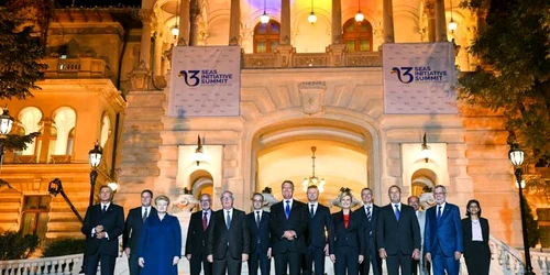 Summitul Iniţiativa Celor Trei Mări poza de grup FOTO presidencyro