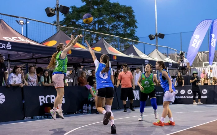 Meciurile s-au jucat și în nocturnă